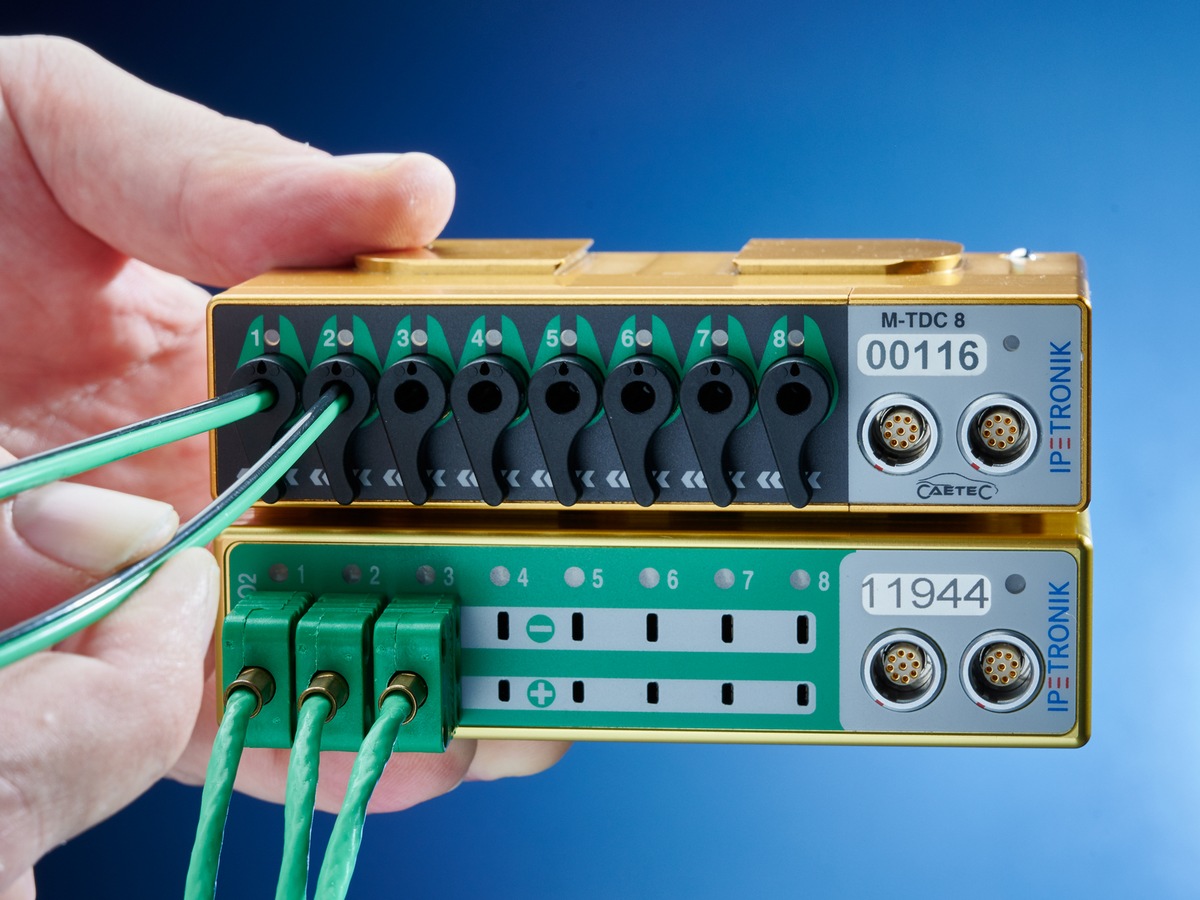 Massive Zeiteinsparung bei der Fahrzeugaufrüstung / Thermomodul M-TDC 8 ermöglicht erstmals steckerlose Kontaktierung zwischen Messstelle und Modul