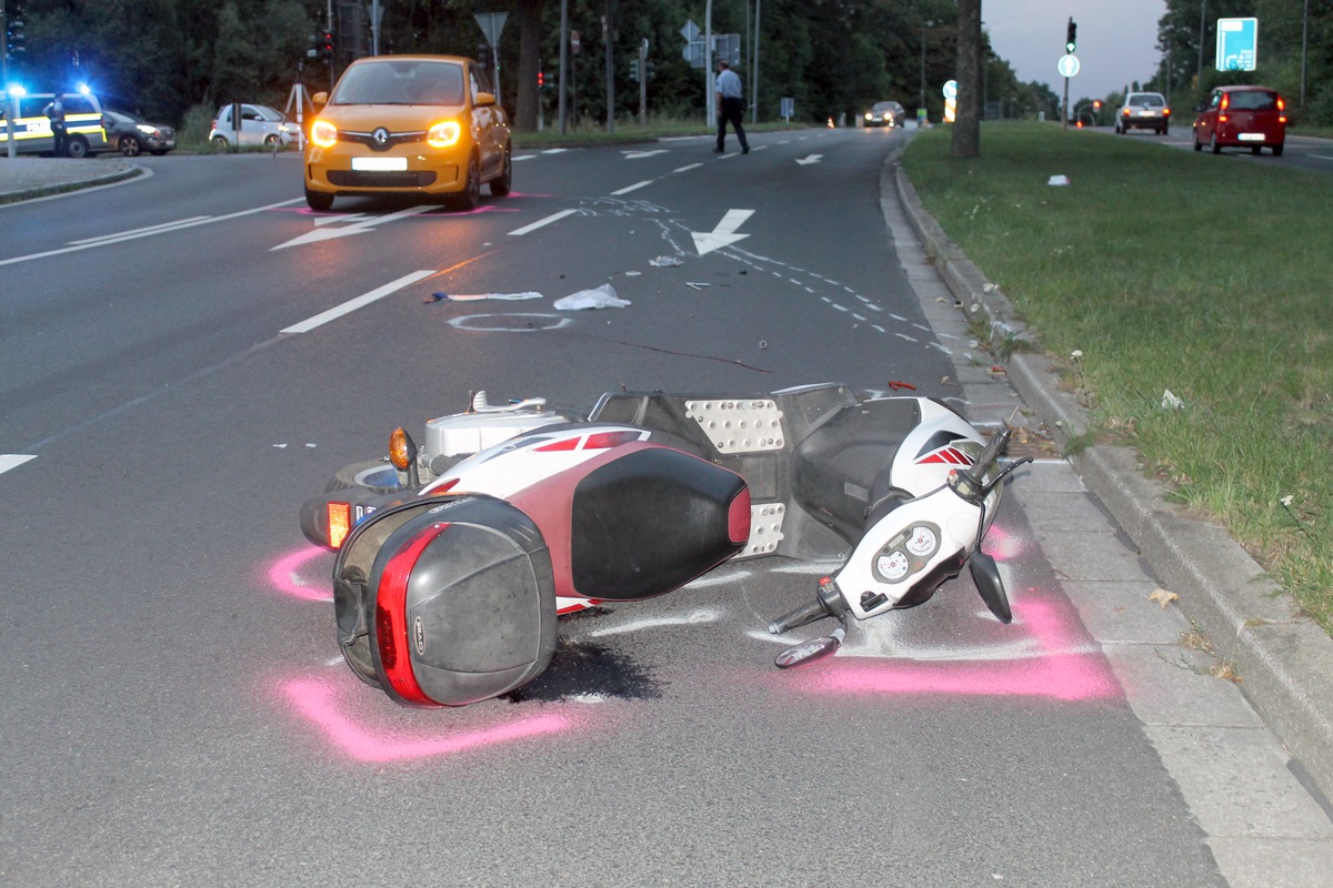 POL-BO: Rollerfahrer (66) bei Unfall schwer verletzt