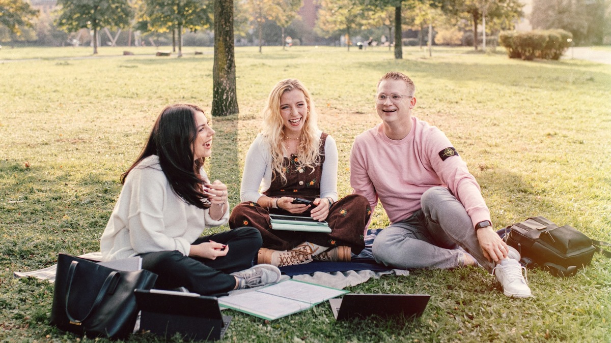 Studieren ohne Abitur mit Mittlerer Reife und Berufsausbildung: Die Carl Remigius Fresenius Education Group öffnet neue Wege zur akademischen Bildung