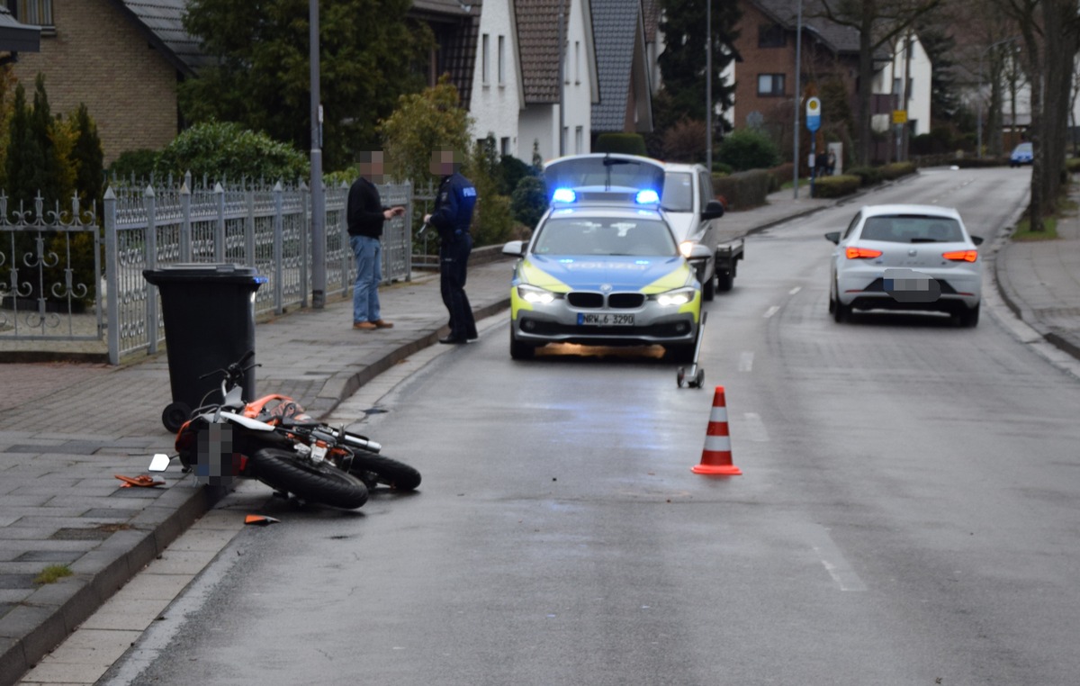 POL-HF: Leichtkraftrad fährt auf -
16-Jähriger schwer verletzt