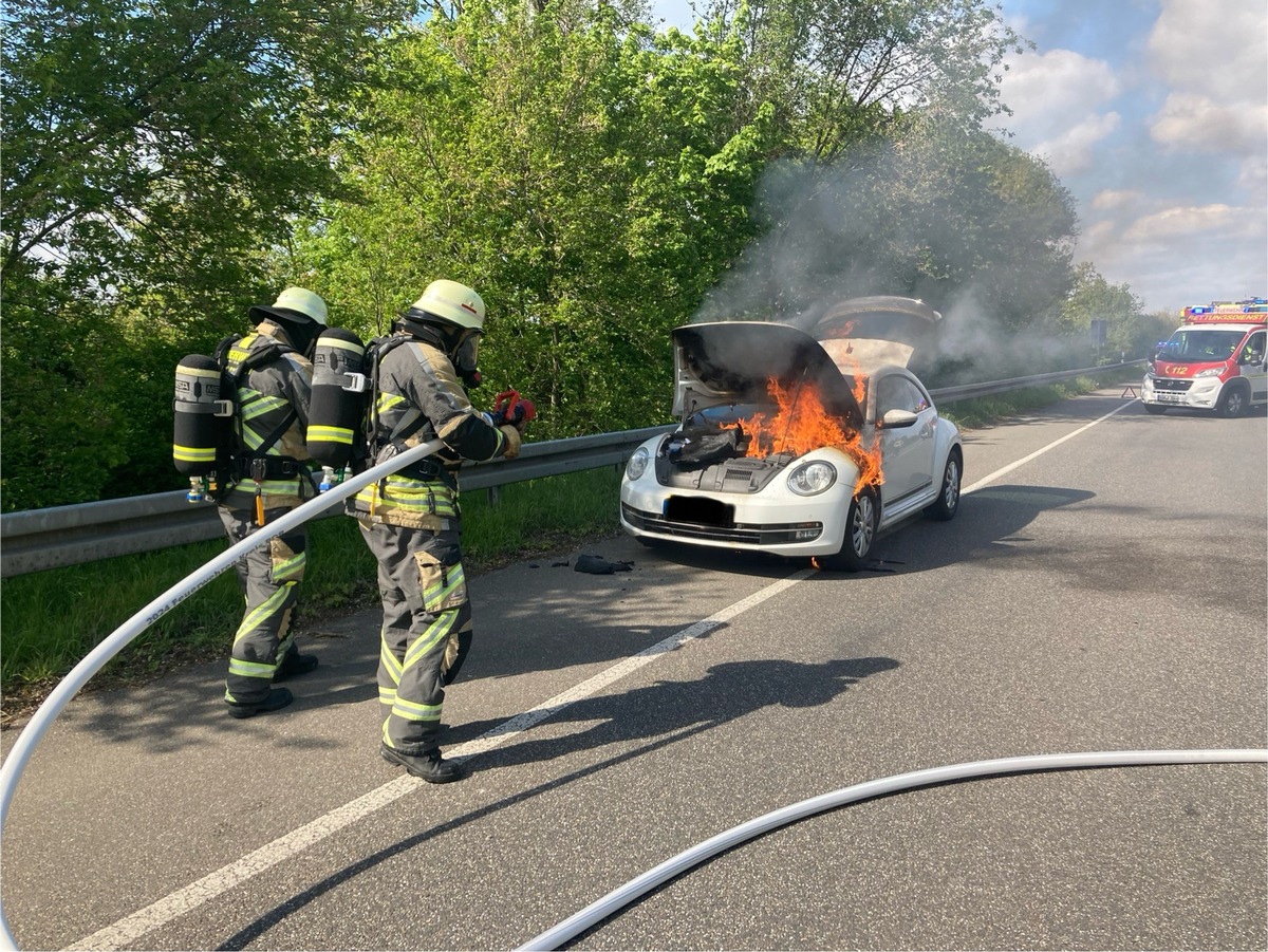 FW Bocholt: Fahrzeugbrand auf der B473