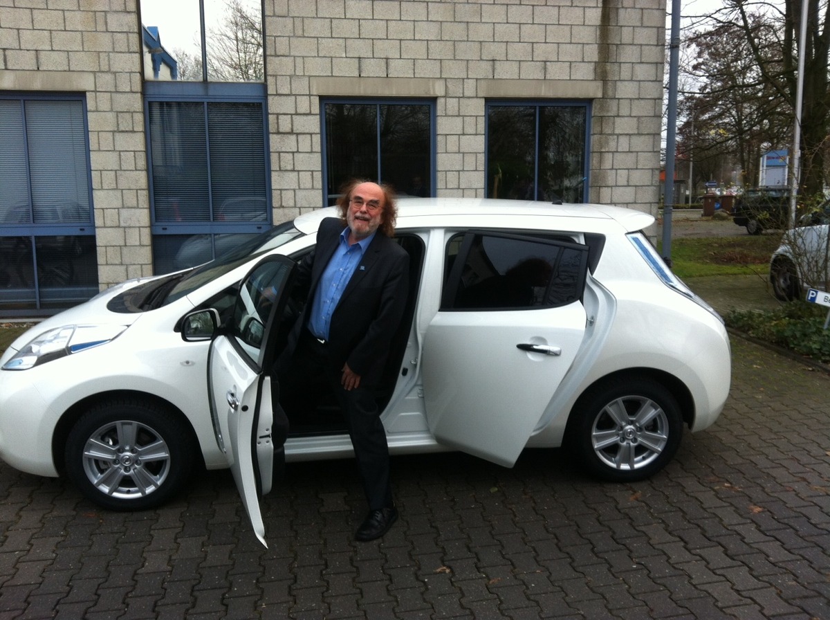 ÖKOWORLD: Alfred Platow &quot;goes electric&quot; und steigt um auf Stromer / Von A nach B im Nissan Leaf mit purem Naturstrom und &quot;Zero Emission&quot; unterwegs (FOTO)