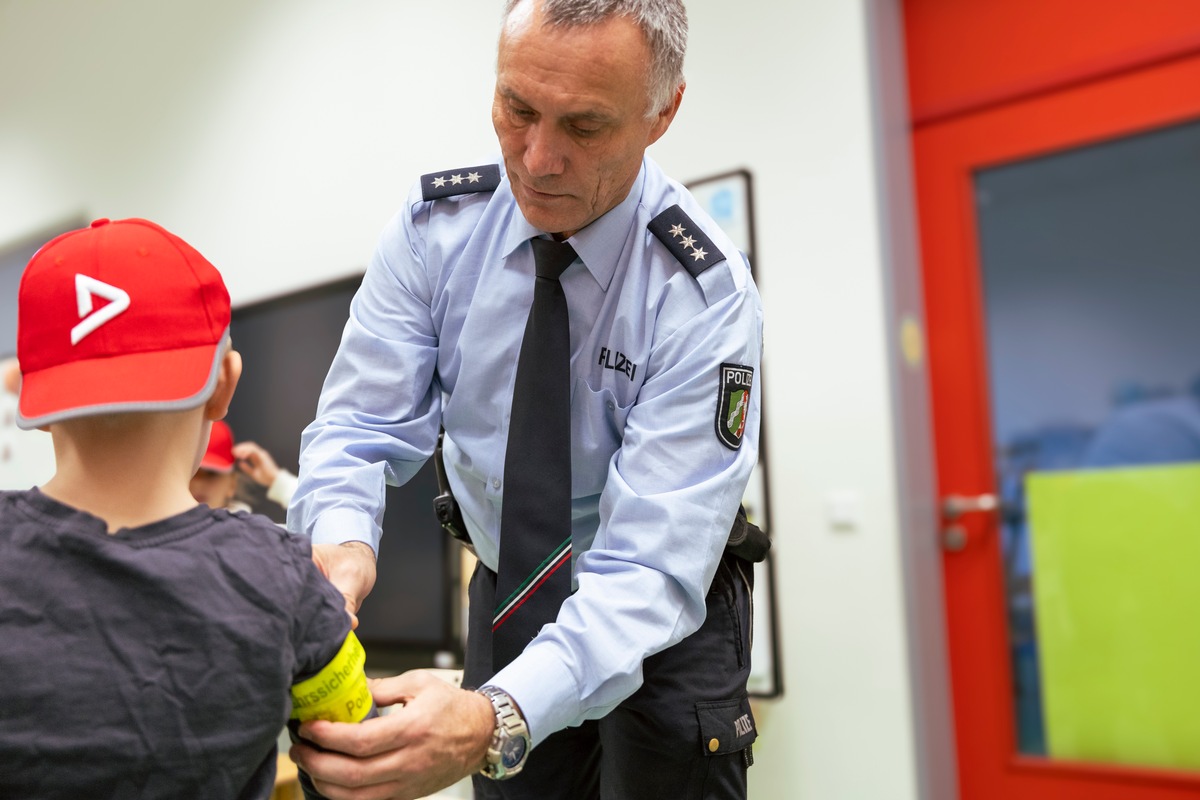 POL-RE: Kreis Recklinghausen/ Bottrop: Dunkle Jahreszeit erfordert besondere Vorsicht im Straßenverkehr - Polizei besucht Grundschulen