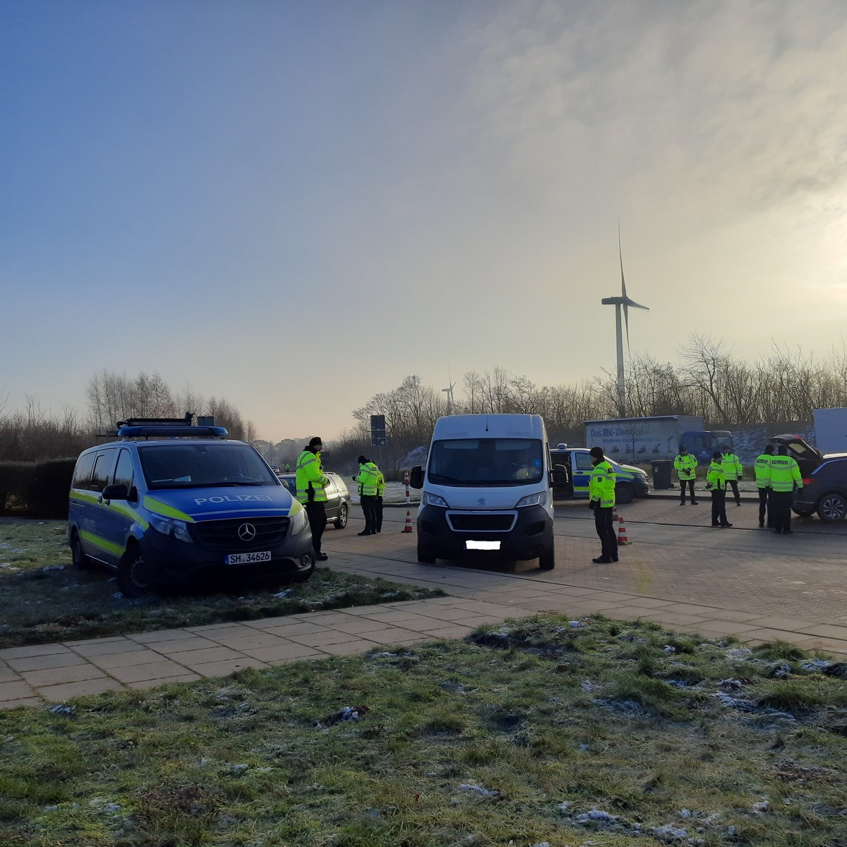 POL-SE: A 20/ Weede - Polizei-Autobahn- und Bezirksreviere unterstützen beim Erlernen der praktischen Polizeiarbeit