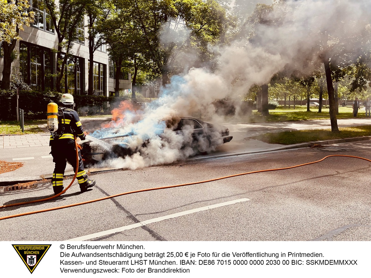 FW-M: Jaguar durch Feuer zerstört (Sendling-Westpark)