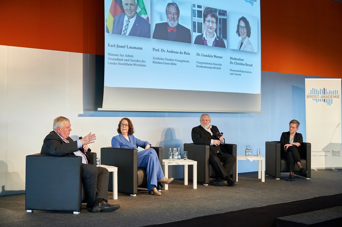 Mehr als nur kosmetische Korrekturen nötig / Auf dem Podium der Brost-Akademie äußerte nicht nur NRW-Gesundheitsminister Karl-Josef Laumann Zweifel an der geplanten Klinikreform der Bundesregierung