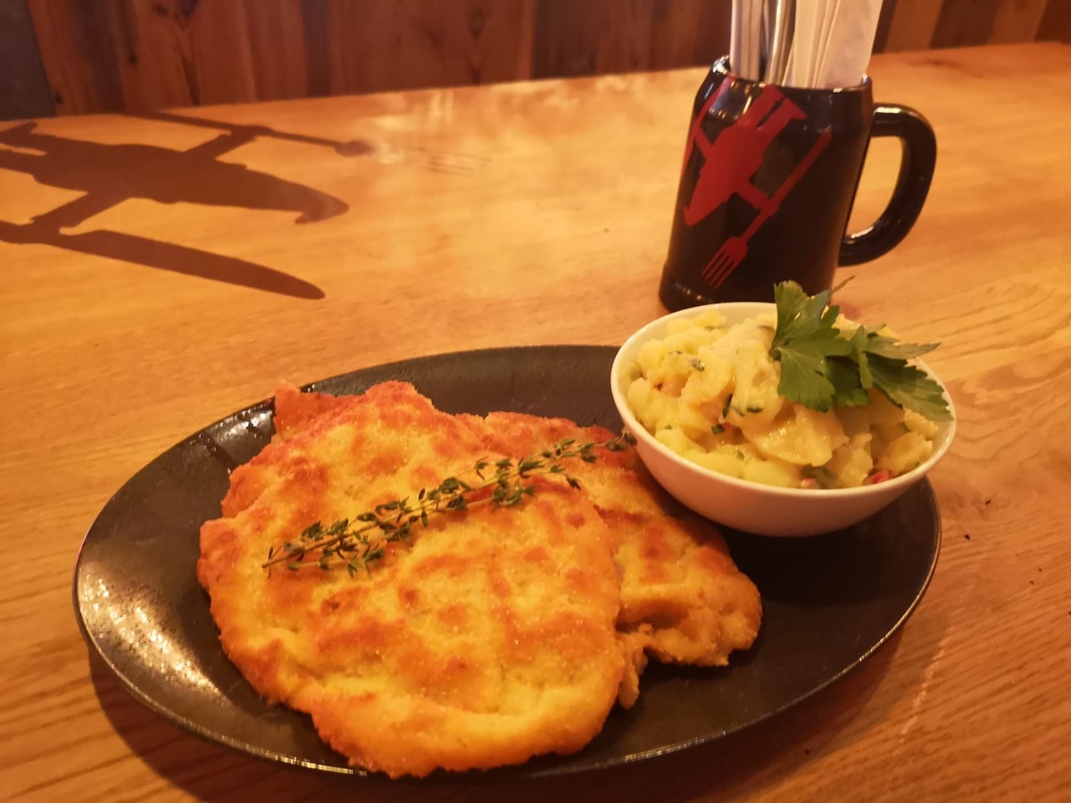 HeimWerk Restaurants: Neues Senfrost-Schnitzel vereint Düsseldorf und München