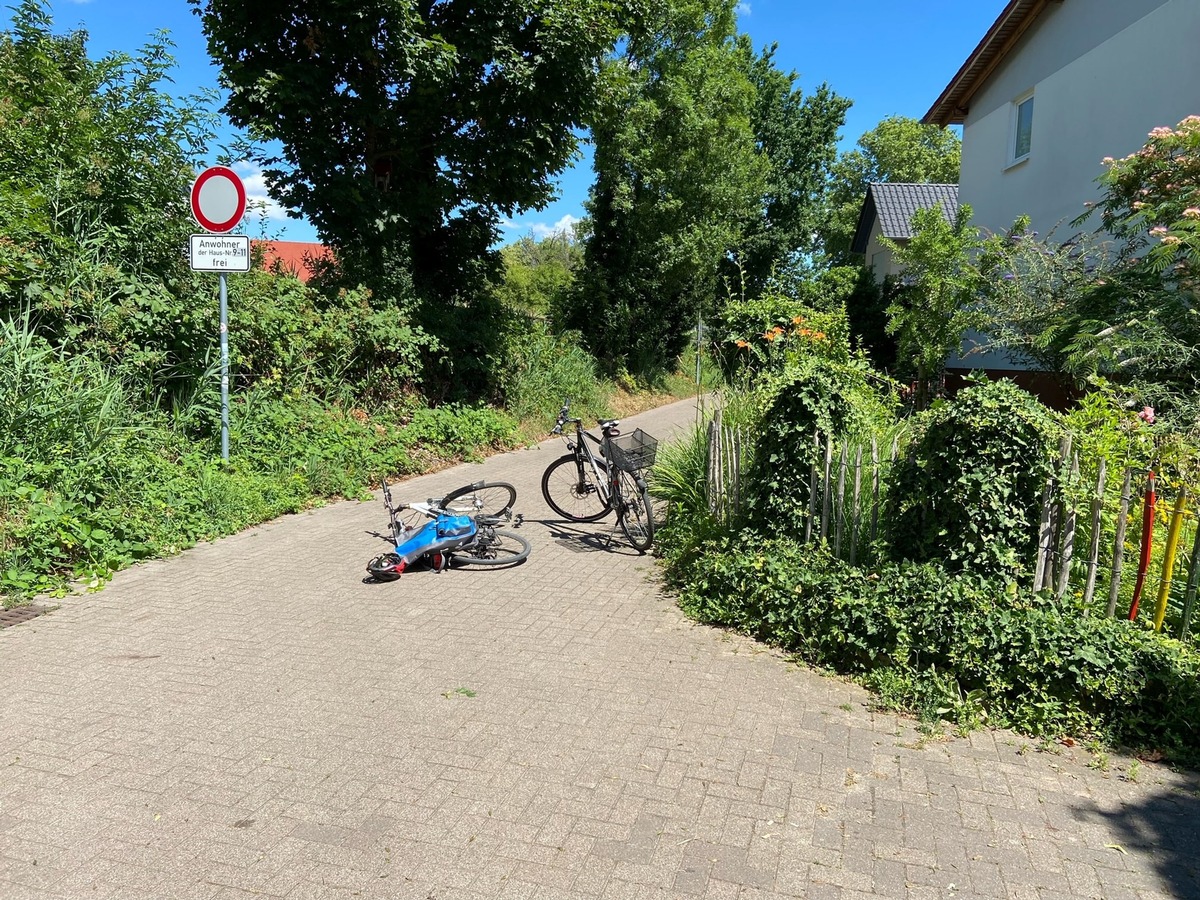 POL-PDNW: Unfall zweier Fahrradfahrer - Verletzte Person durch missbräuchliche Handynutzung