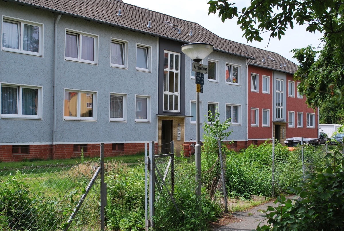 POL-HI: 65 -jähriger Rentner in seiner Wohnung getötet  Gemeinsame Presseerklärung von Staatsanwaltschaft und Polizeiinspektion Hildesheim