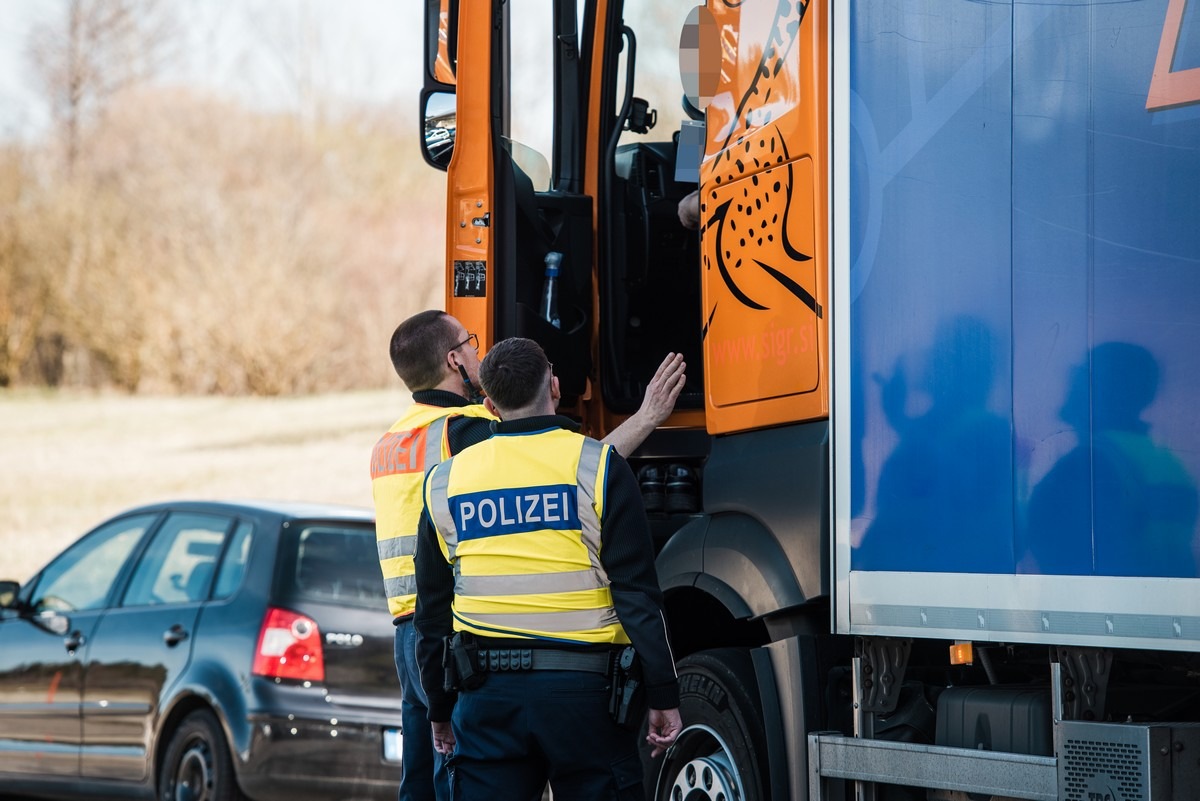 Bundespolizeidirektion München: Berufskraftfahrer mit gefälschtem Führerschein unterwegs/ Bundespolizei verweigert Lkw-Lenker die Einreise