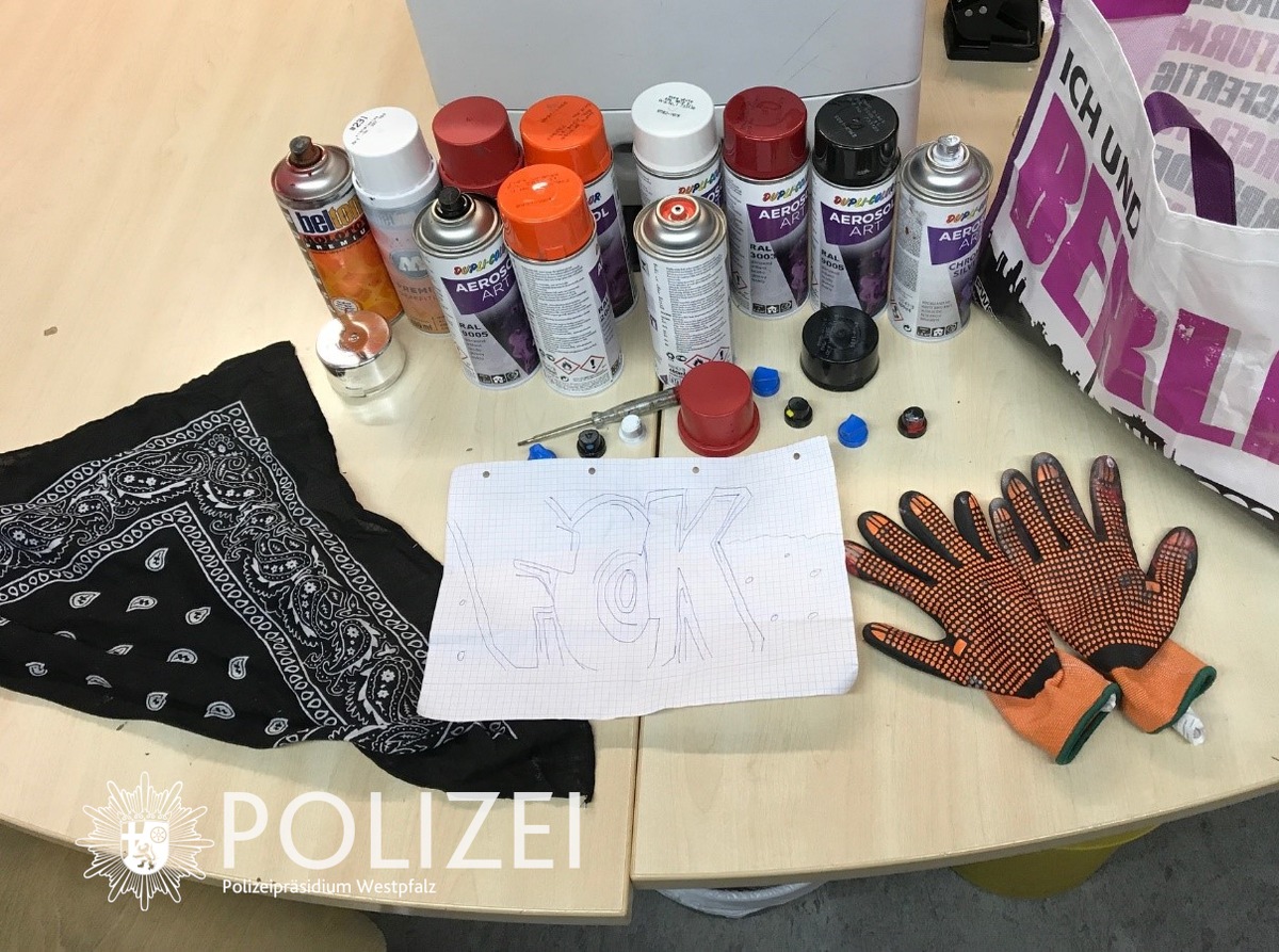 POL-PPWP: Graffiti-Sprayer in flagranti erwischt