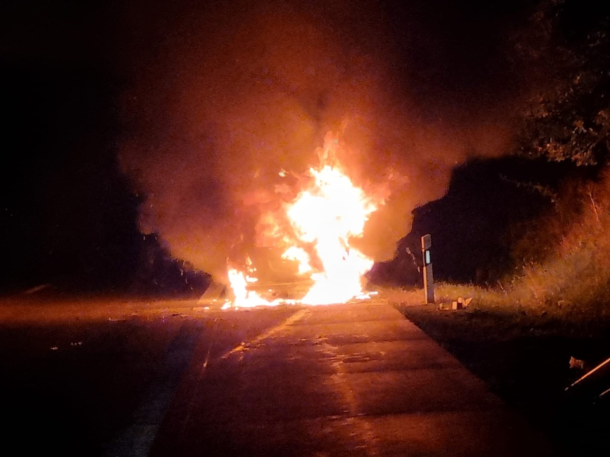 API-TH: Fahrzeug im Vollbrand auf der A9