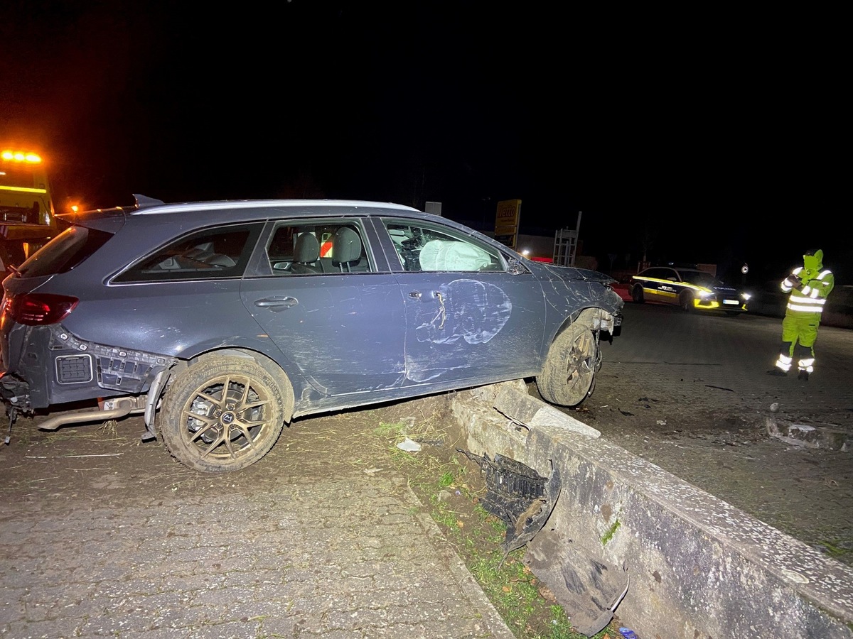 POL-PDNW: Unfall auf der L530 - Alkoholisierter fährt gegen Mauer an Friedhofsparkplatz