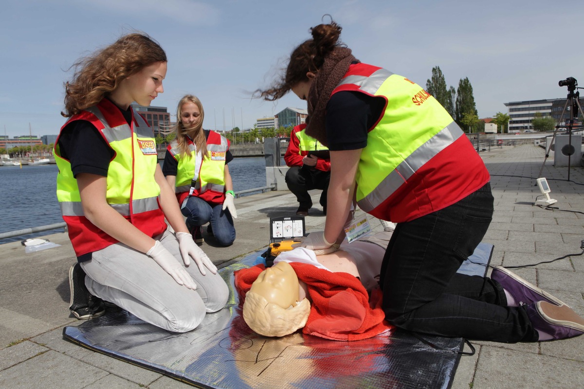 Woche der Wiederbelebung im ASB: Prüfen. Rufen. Drücken: Erste Hilfe rettet Leben (FOTO)