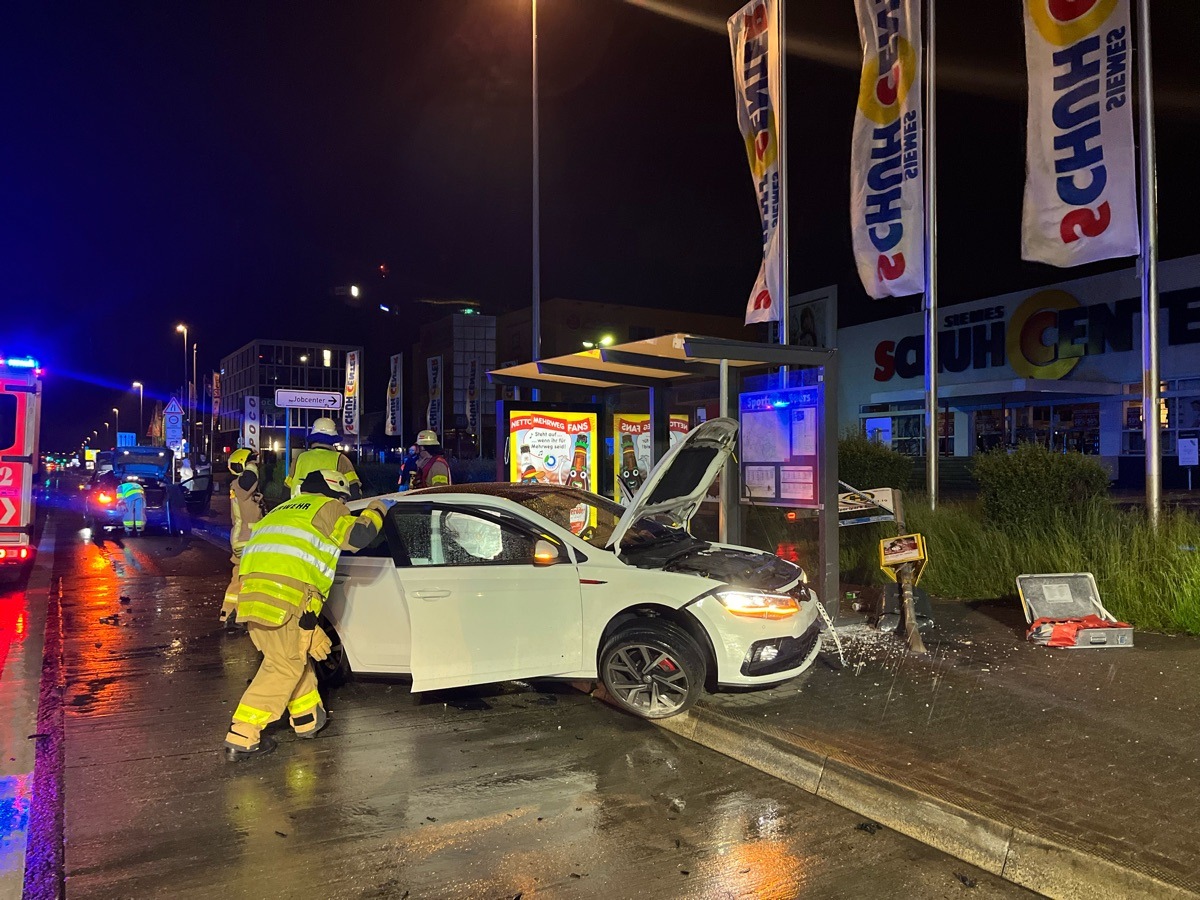 POL-AC: Lebensgefahr nach Verkehrsunfall