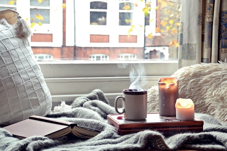 Wenn die eigenen Wände zur Wellness-Oase werden: 6 Tipps für Hygge-Momente in der zuhAUSe Zeit