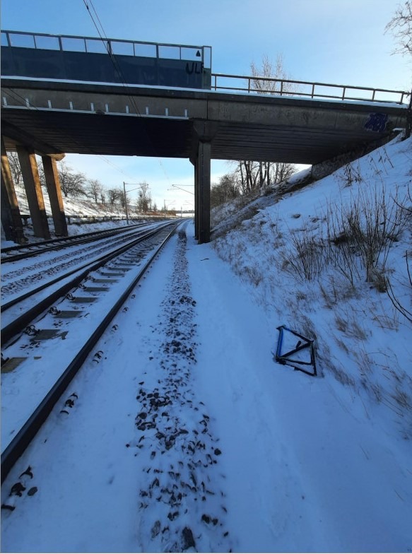 BPOLI EF: Gefährlicher Eingriff in den Bahnverkehr, Zeugen gesucht