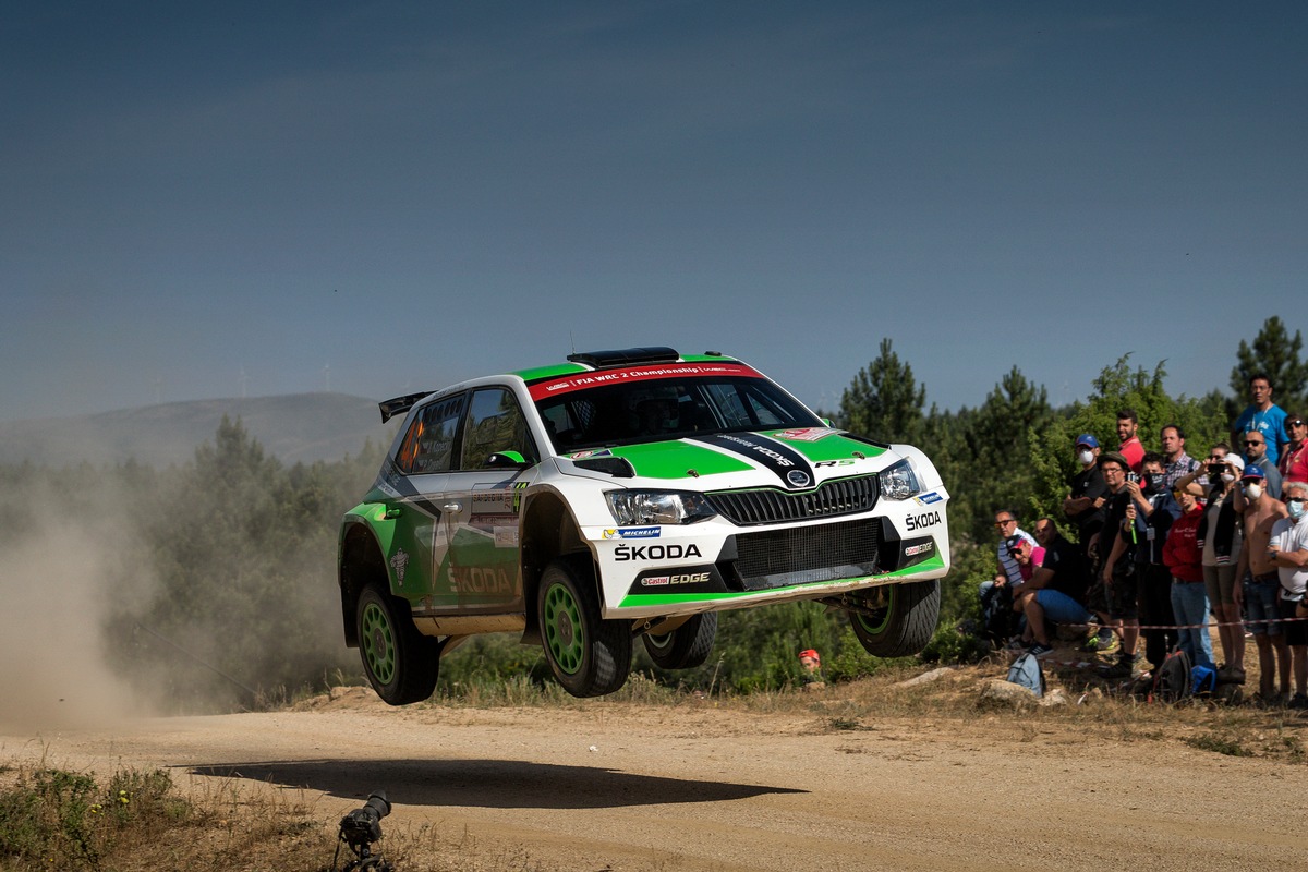 Doppelsieg bei der Rallye Italien: SKODA besteht die ultimative Härteprüfung (FOTO)