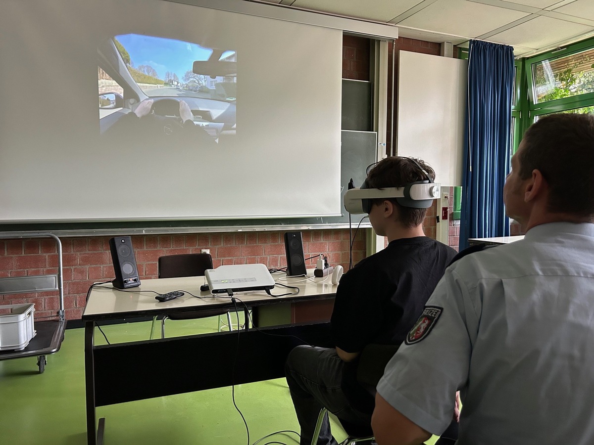 POL-HA: Verkehrssicherheitstag am Gymnasium Hohenlimburg - Verkehrssicherheitsberater der Polizei Hagen sensibilisieren etwa 90 Schülerinnen und Schüler für die Gefahren im Straßenverkehr