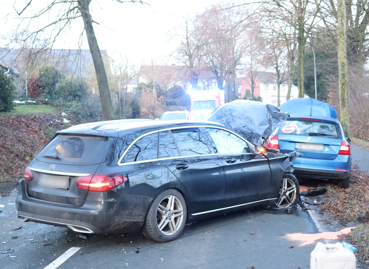 POL-HF: Zusammenstoß mit Gegenverkehr- Fahrer verletzt