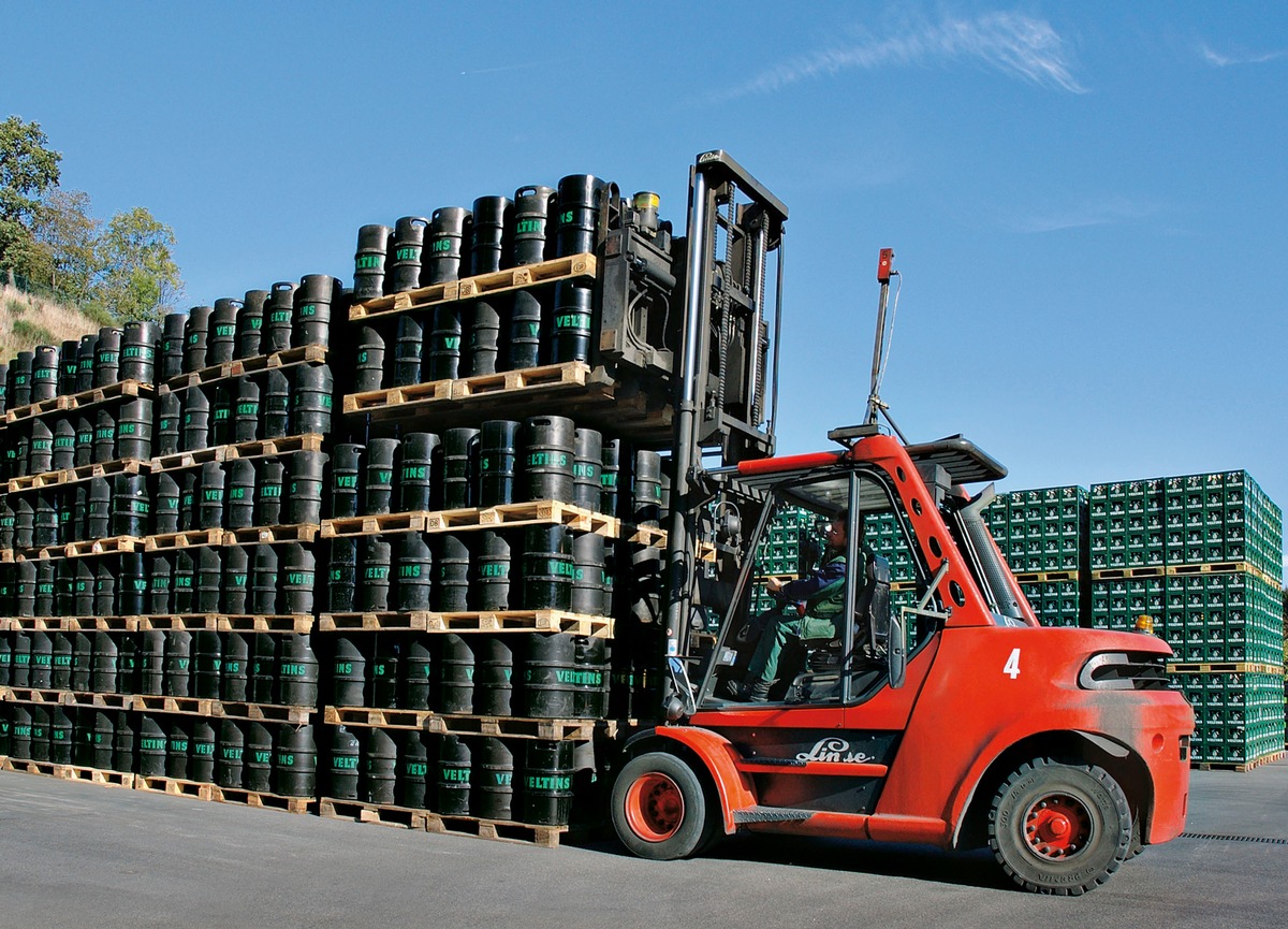 Unternehmerische Initiative zur Krisenbewältigung: Brauerei C. &amp; A. Veltins stützt Getränkefachgroßhandel mit Fassbier-Rückzahlung