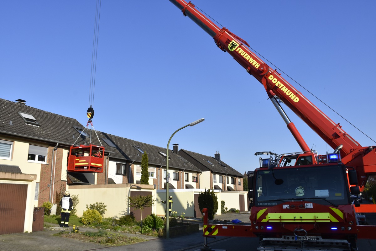 FW-DO: 16.04.2019 - TECHNISCHE HILFELEISTUNG IN KURL
Kranwagen unterstützt Rettungsdienst