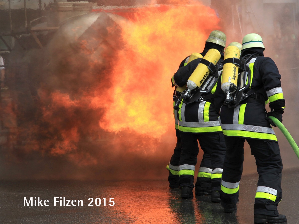 FW-E: Feuer im Recyclingbetrieb