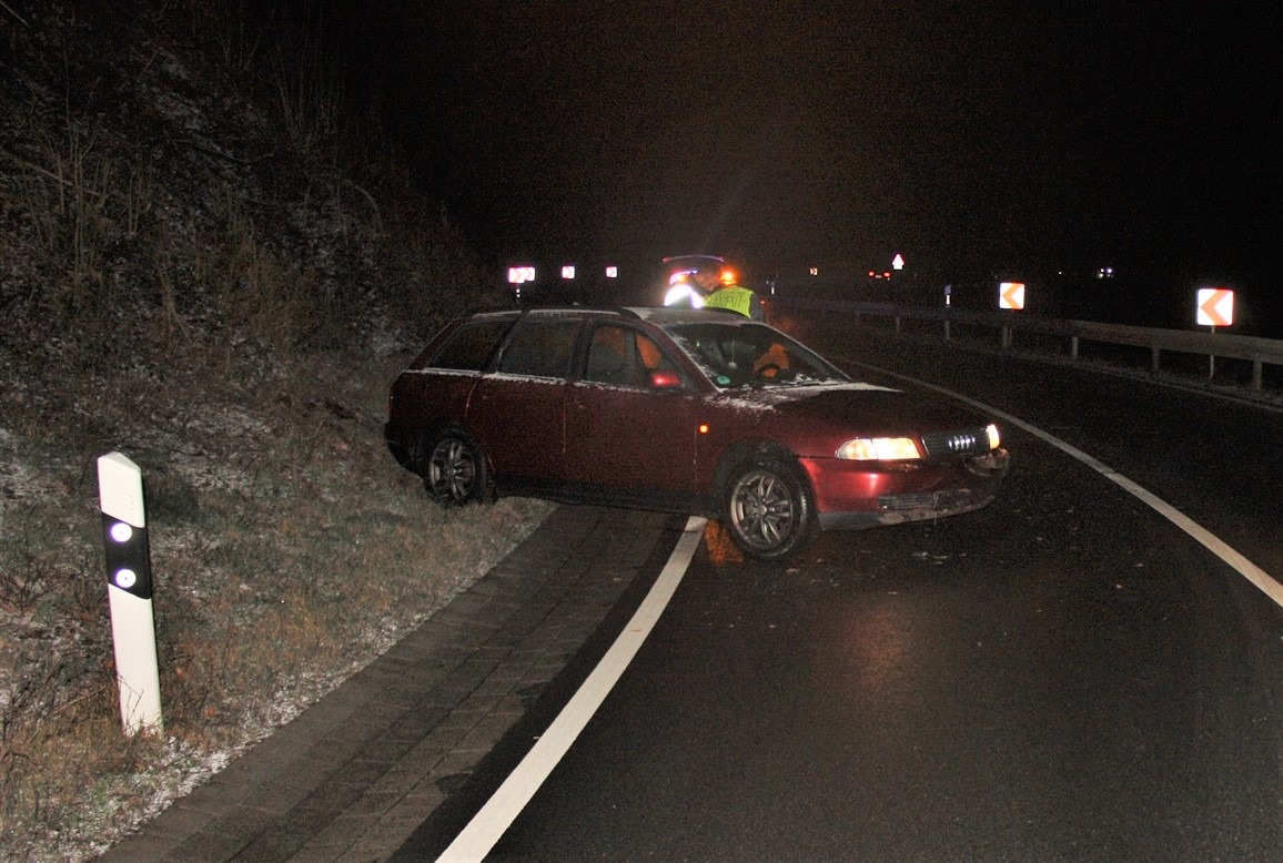 POL-HX: Unfälle auf winterglatten Straßen im Kreis Höxter