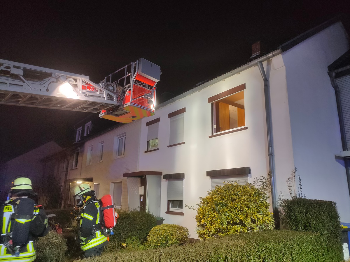 FW-BN: Kellerbrand in Bonn-Duisdorf - Spektakuläre Rettung von Mutter und Kleinkind durch aufmerksame Nachbarn