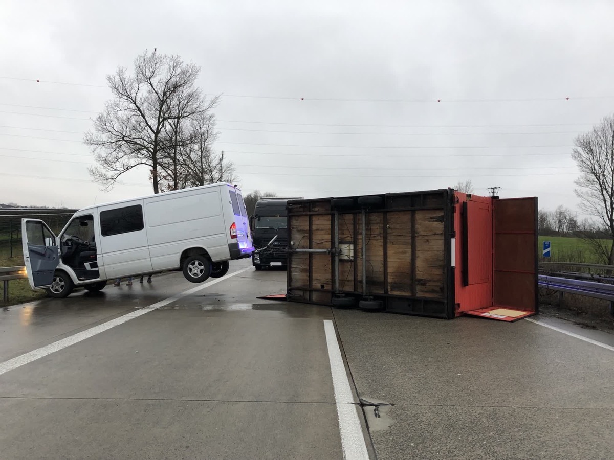 POL-BI: Mobile Pommesbude blockiert A44