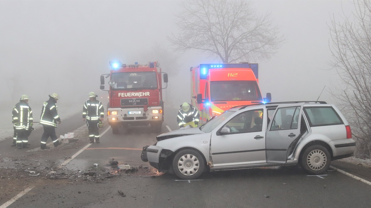 POL-HX: Lkw missachtet Vorfahrt - Autofahrerin verletzt