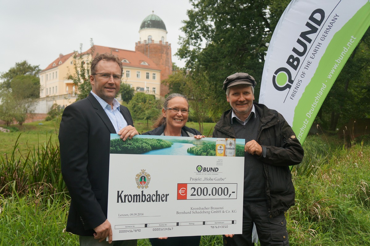 Gute Aussichten für Auenlebensraum an der Elbe - Krombacher übergibt Spende in Höhe von 200.000 EUR für das Projekt &quot;Lebendige Auen für die Elbe&quot; des BUND (FOTO)