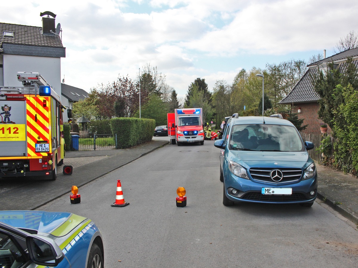 POL-ME: Alleinunfall - 67-jähriger Motorradfahrer schwer verletzt - Ratingen - 2004084