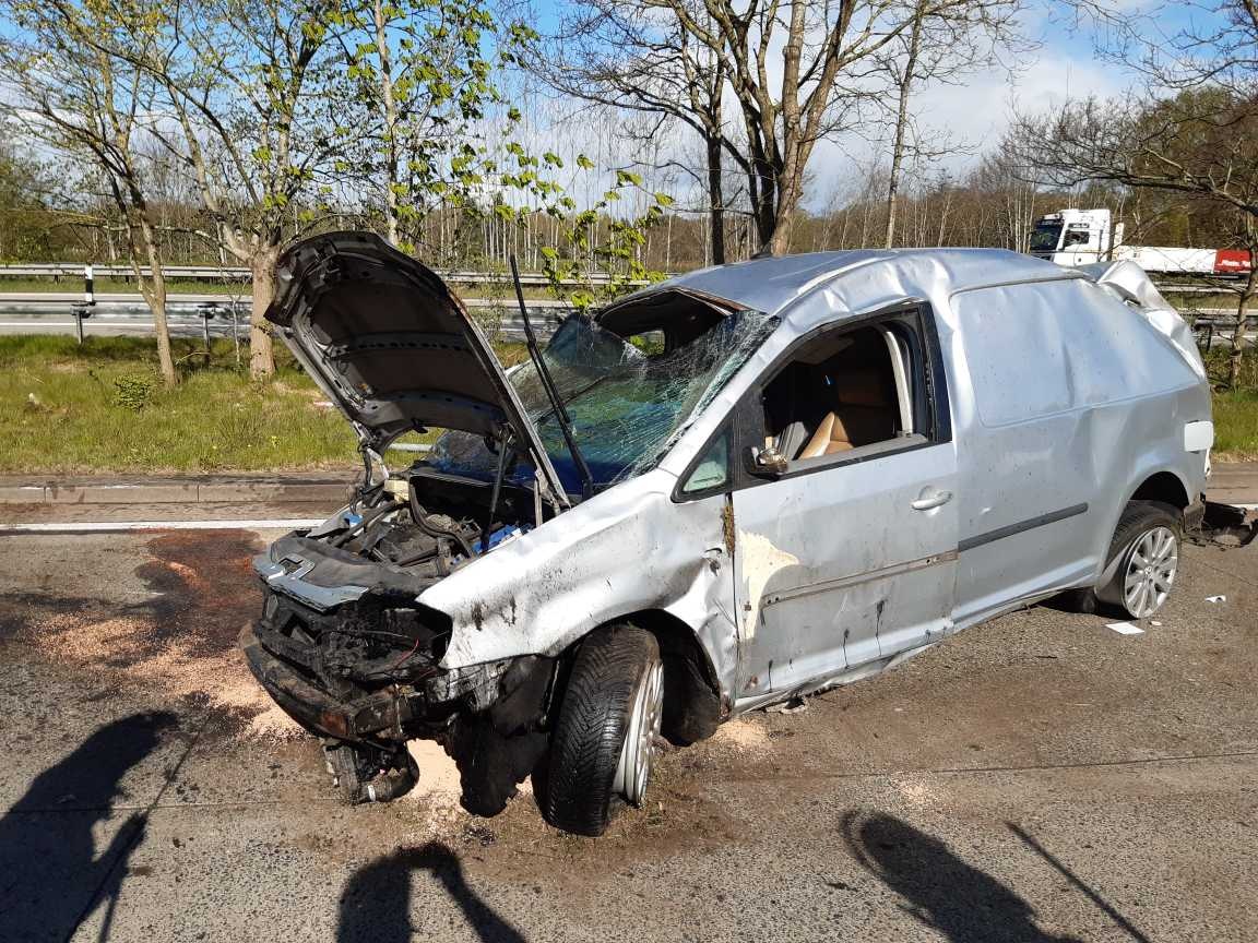 FW Bremerhaven: Verkehrsunfall auf der BAB 27