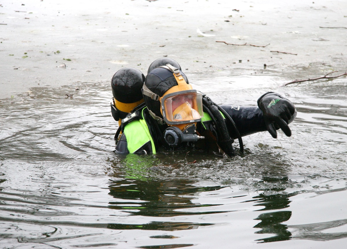 FW-E: Person im Wasser