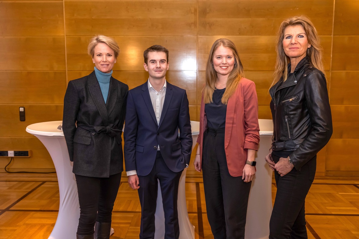 Fachsymposium zum Thema &quot;Cybermobbing - Gefahr aus dem Internet&quot; mit Stephanie zu Guttenberg, Dr. Catarina Katzer und Lukas Pohland / Experten fordern größere Lobby für digitale Bildung