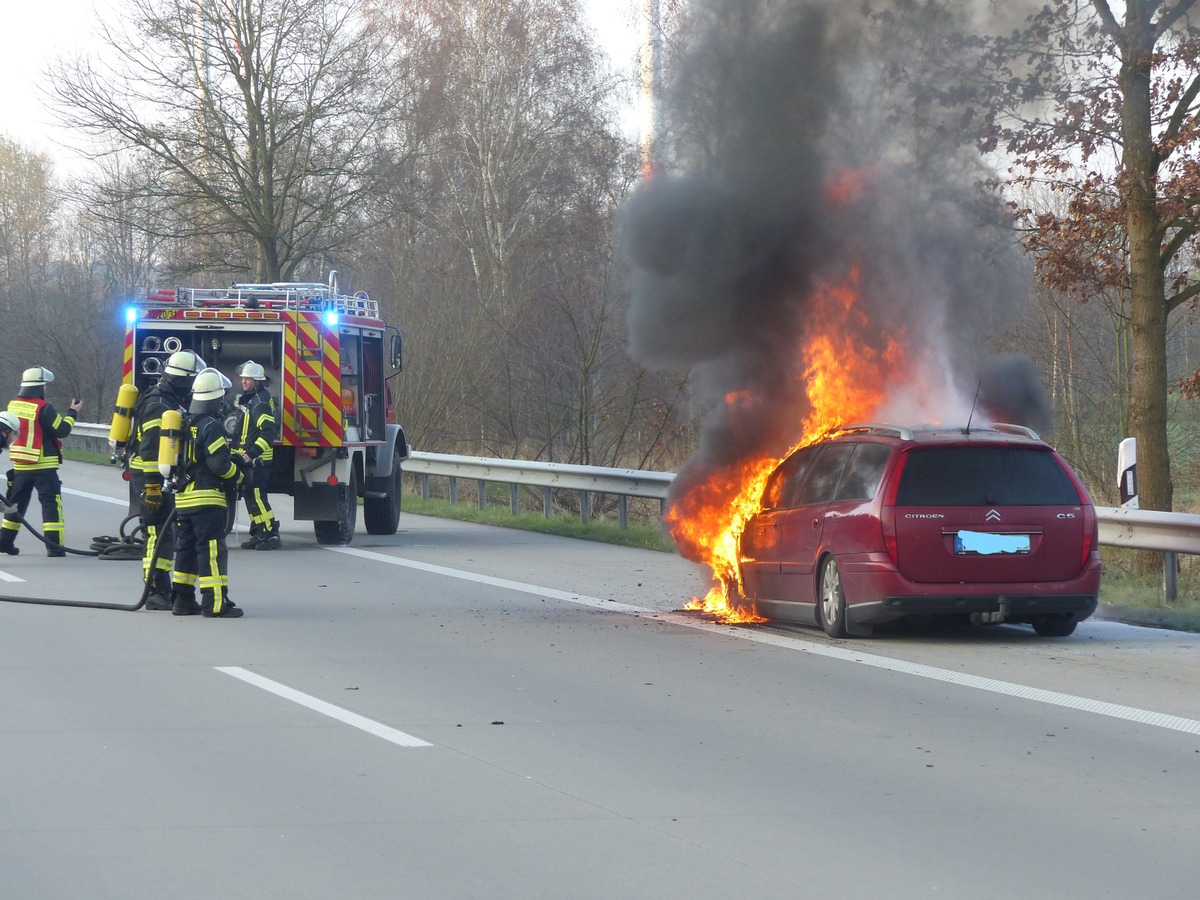 POL-CUX: Vollbrand eines Pkw auf der BAB 27 mit 6 km Rückstau**Foto in der Bildmappe