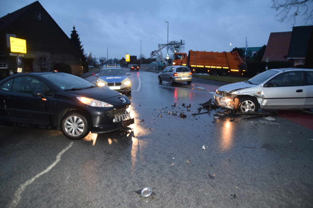 POL-HF: Unbekannter flüchtet von Unfallstelle- Beschädigtes Fahrzeug mit falschen Kennzeichen unterwegs