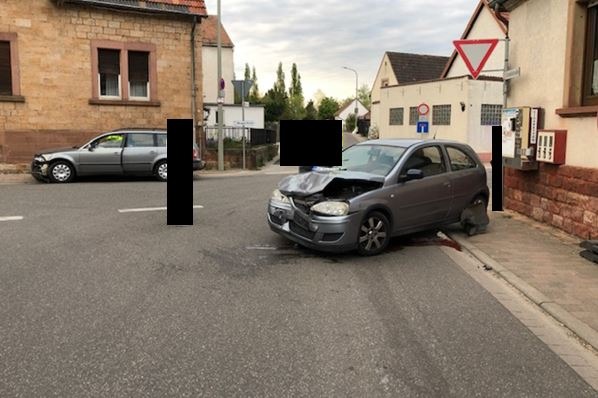 POL-PDLD: Unfall mit Totalschaden