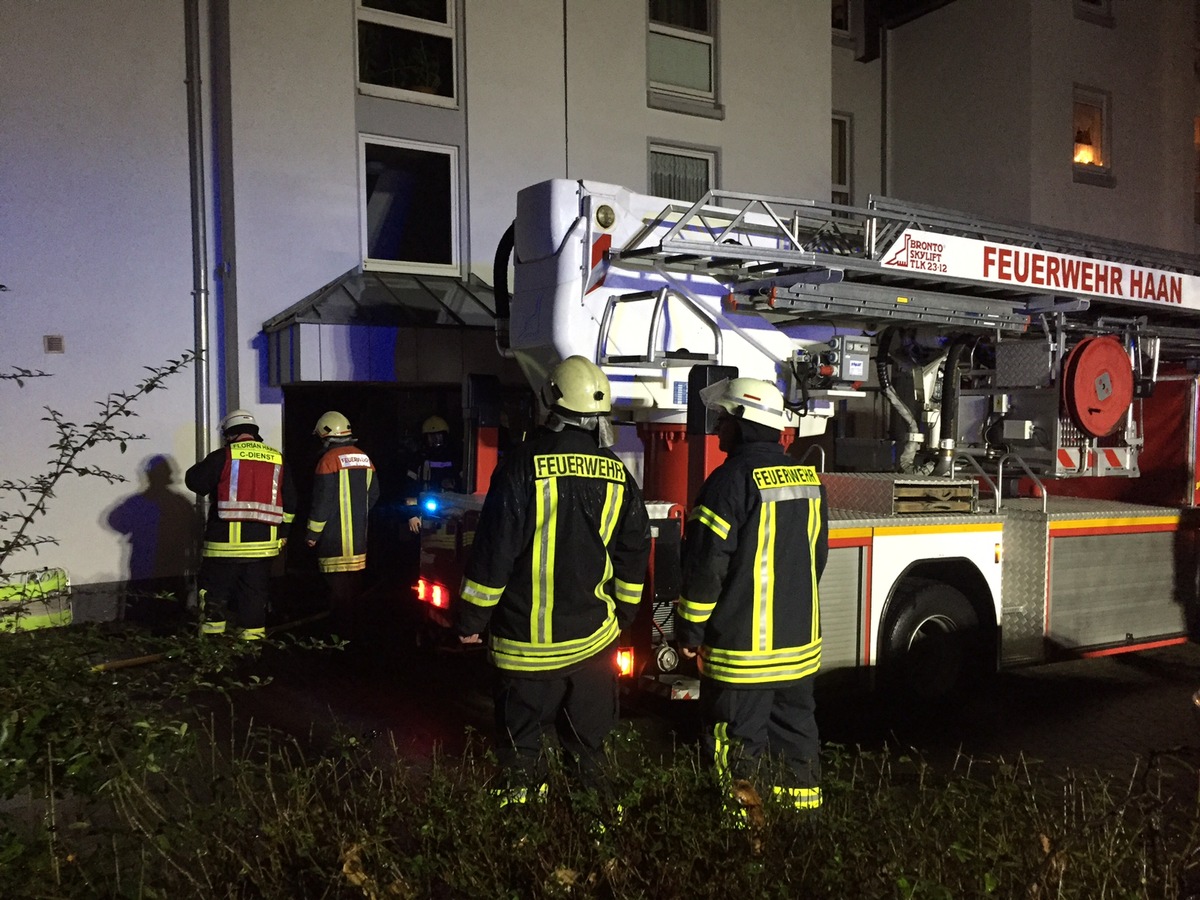 FW-HAAN: Kellerbrand in einem Mehrfamilienhaus