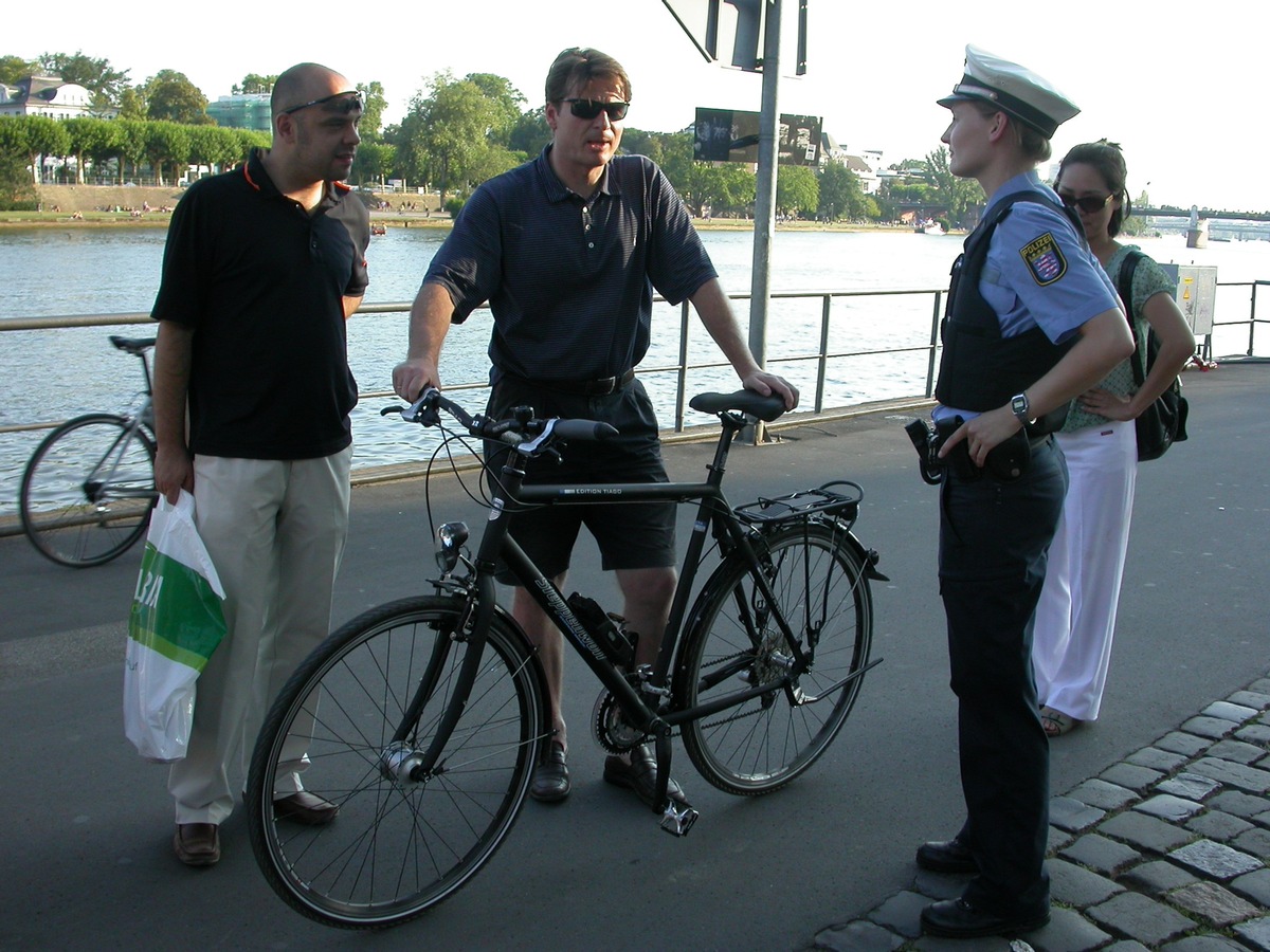 POL-F: 090811 - 1006 Frankfurt: Verkehrssicherheitswoche unter dem Motto &quot;Fahrrad&quot; abgeschlossen; Bild beachten!!