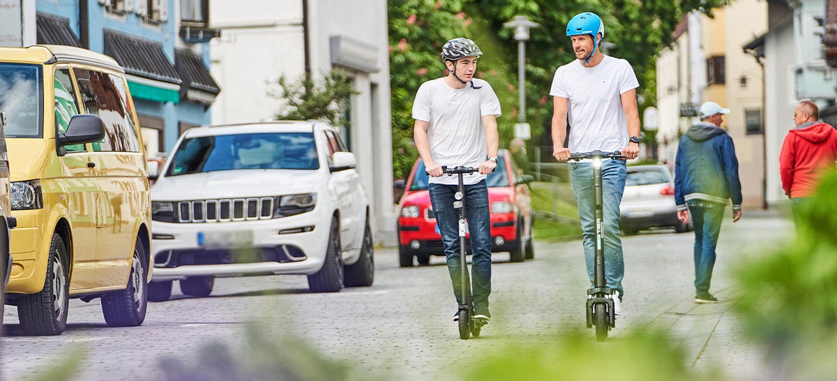 Mit dem E-Scooter unterwegs / Welche Regeln gelten und was Fahrern droht, wenn sie sich nicht daran halten