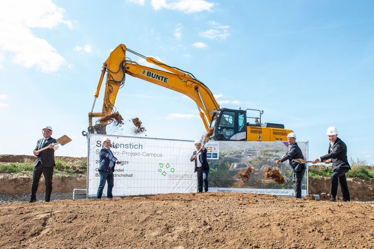 Erster Spatenstich für den Schwarz-Projekt-Campus