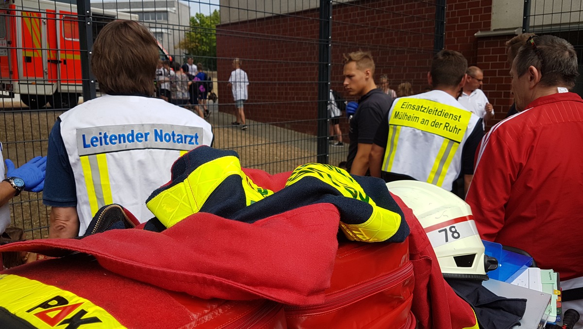 FW-MH: Notfall beim Schulsport. Mehrere Kinder betroffen.