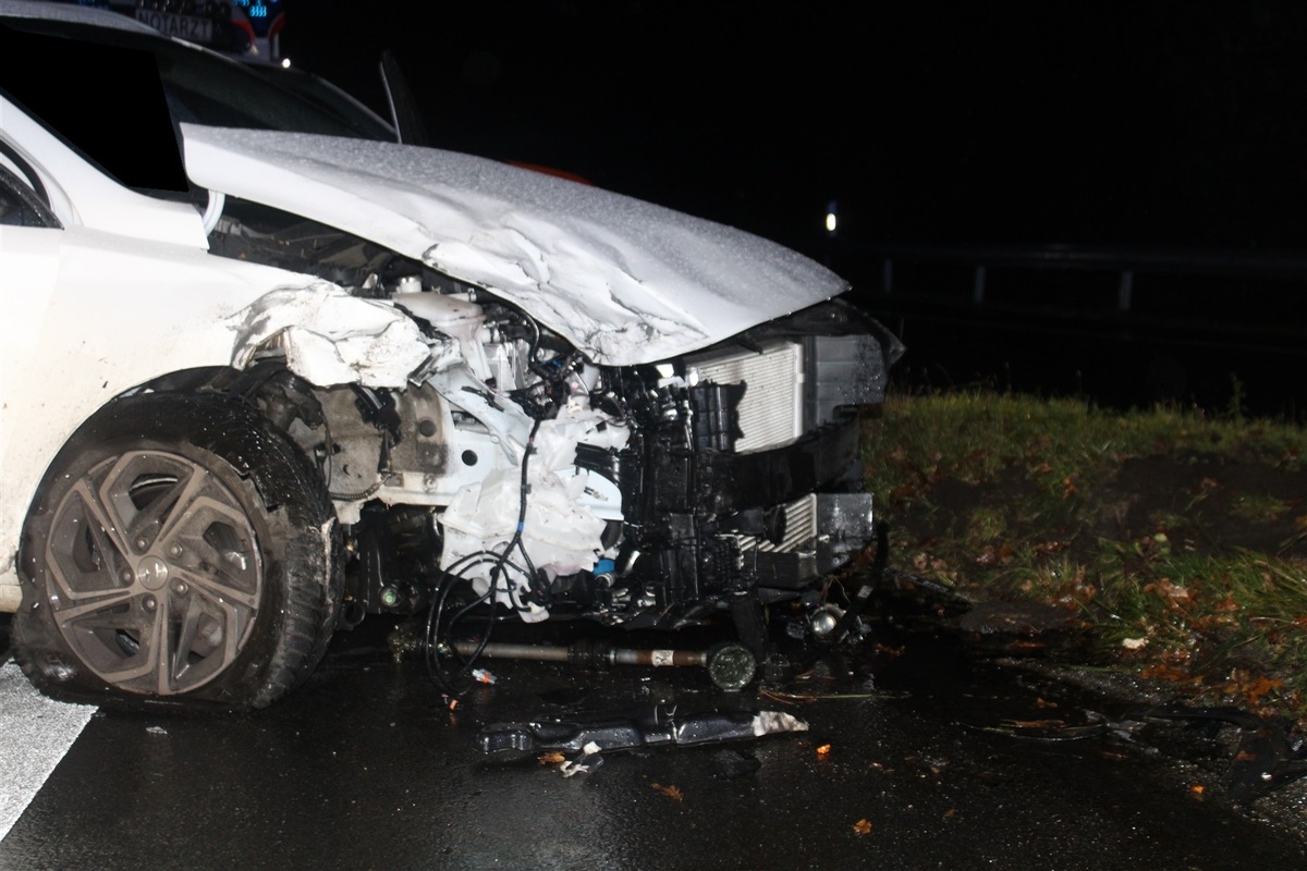 POL-MI: Fünf Personen bei Abbiegeunfall leicht verletzt