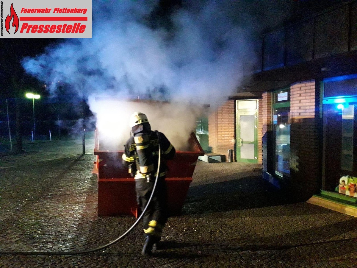 FW-PL: OT.Hechmecke. Schwelbrand in Elektroherd. Bewohnerin reagiert besonnen. Feuerwehr muss lediglich kontrollieren. Bereits in der Nacht Containerbrand.