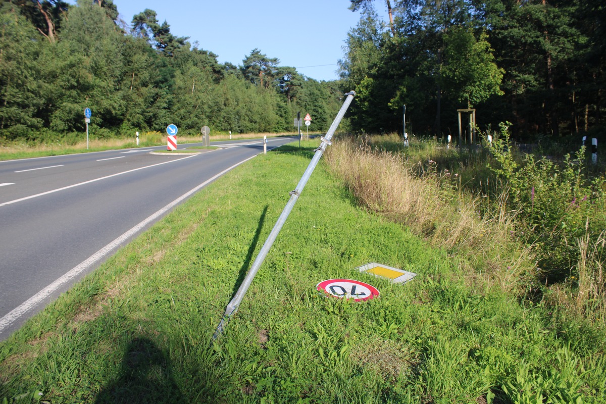 POL-COE: Olfen, Eversumer Straße/ Mast beschädigt