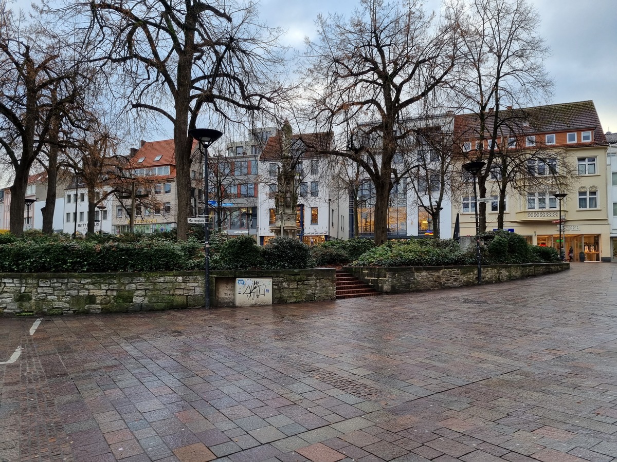 POL-PB: Zeugen eines Raubüberfalls am Marienplatz gesucht