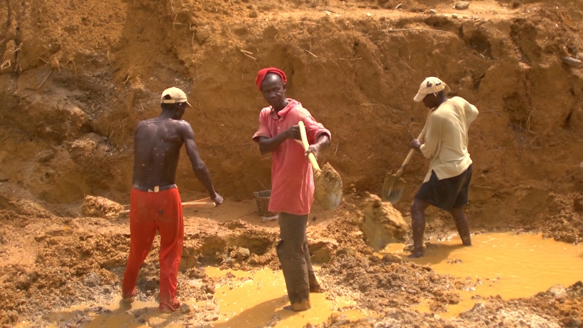 Sierra Leone zwischen Party, Pandemie und Pleite: ZDFinfo-Doku über den westafrikanischen Staat im Spannungsfeld von Blutdiamanten und Ebola