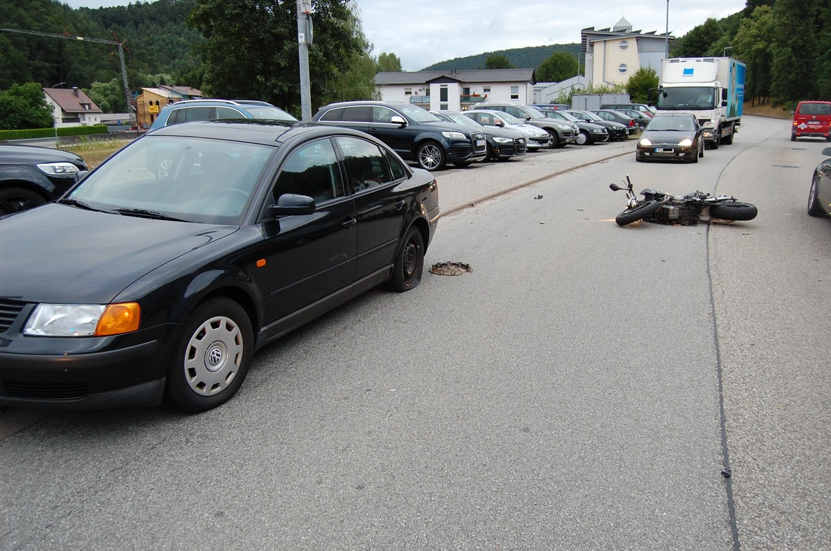 POL-PDPS: Motorradfahrer verunglückt schwer